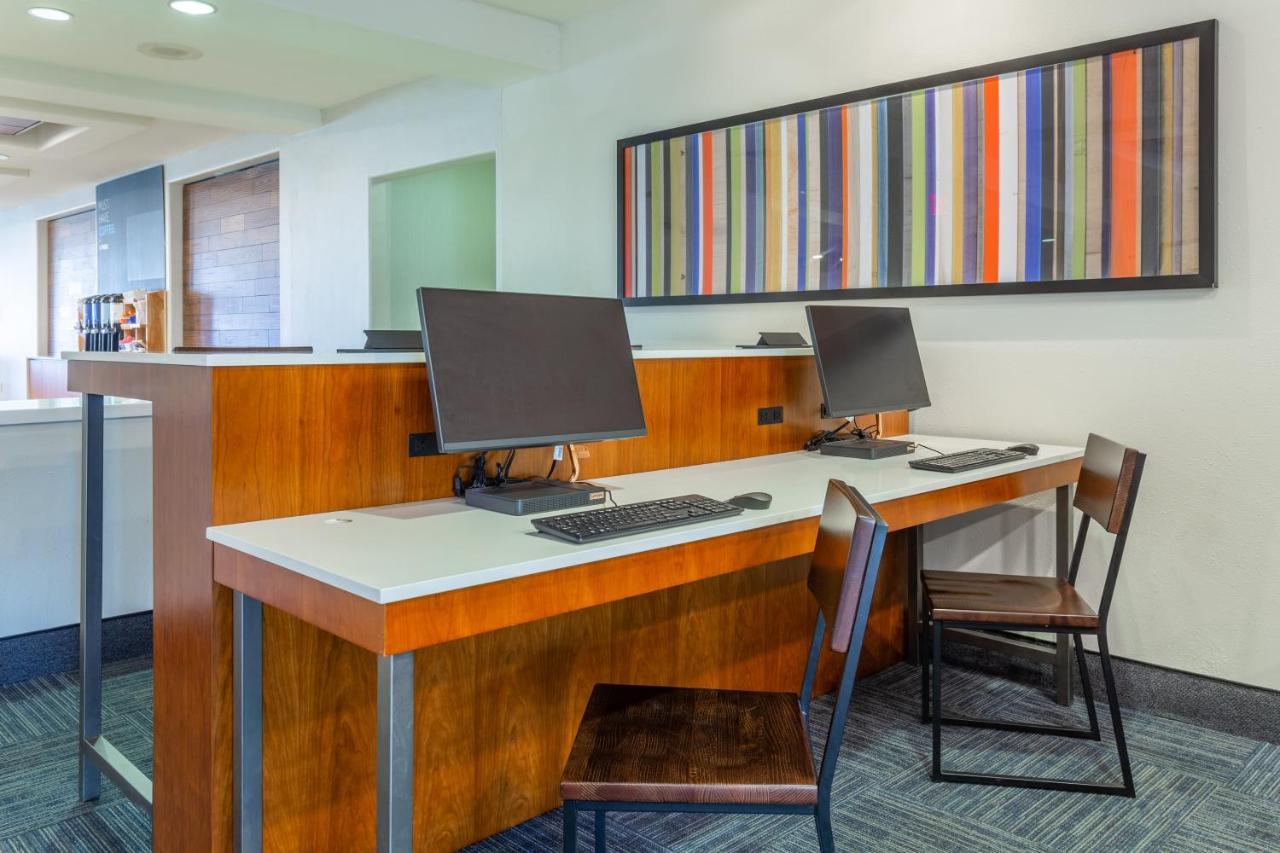 Holiday Inn Express Rockford-Loves Park By Ihg Bagian luar foto
