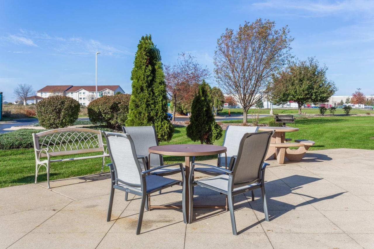 Holiday Inn Express Rockford-Loves Park By Ihg Bagian luar foto