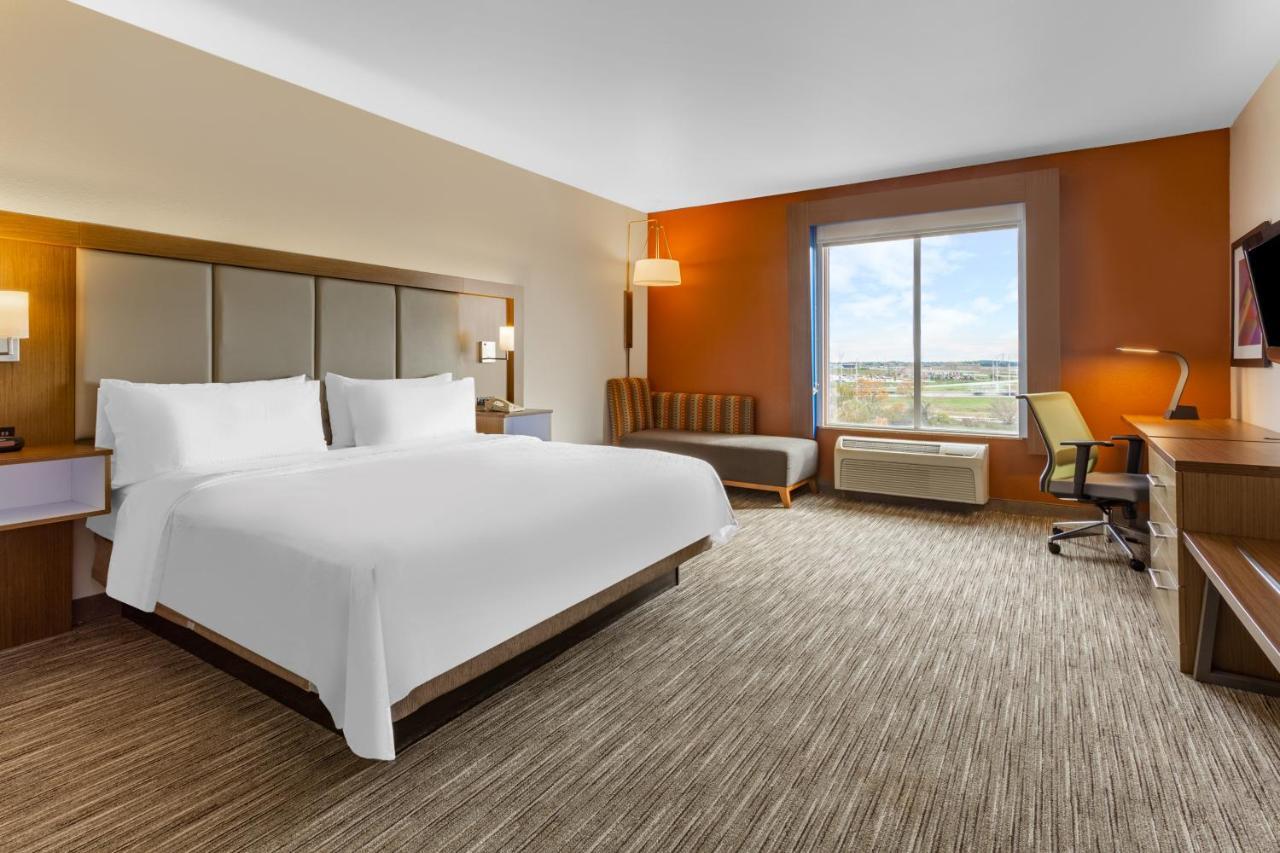 Holiday Inn Express Rockford-Loves Park By Ihg Bagian luar foto