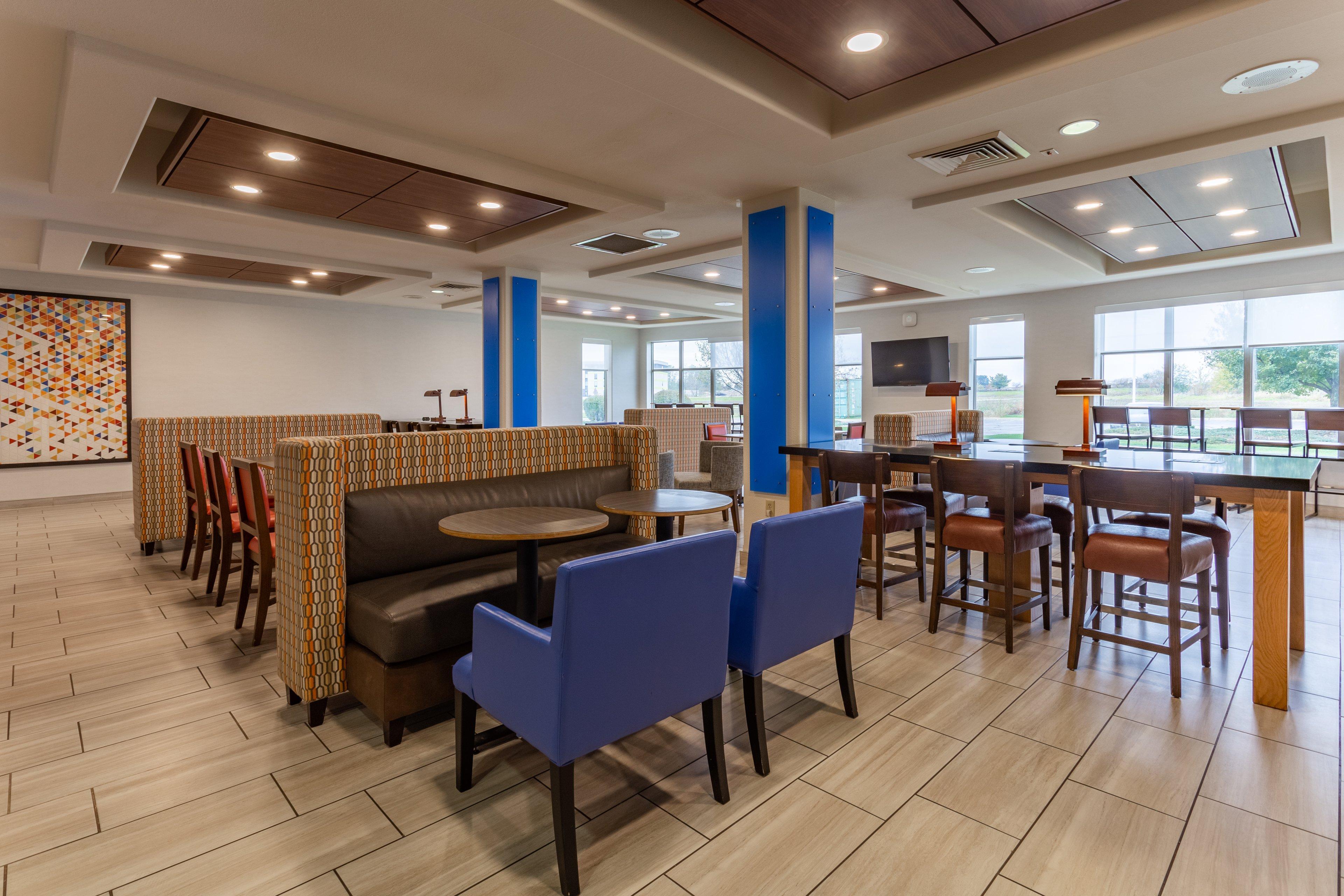 Holiday Inn Express Rockford-Loves Park By Ihg Bagian luar foto