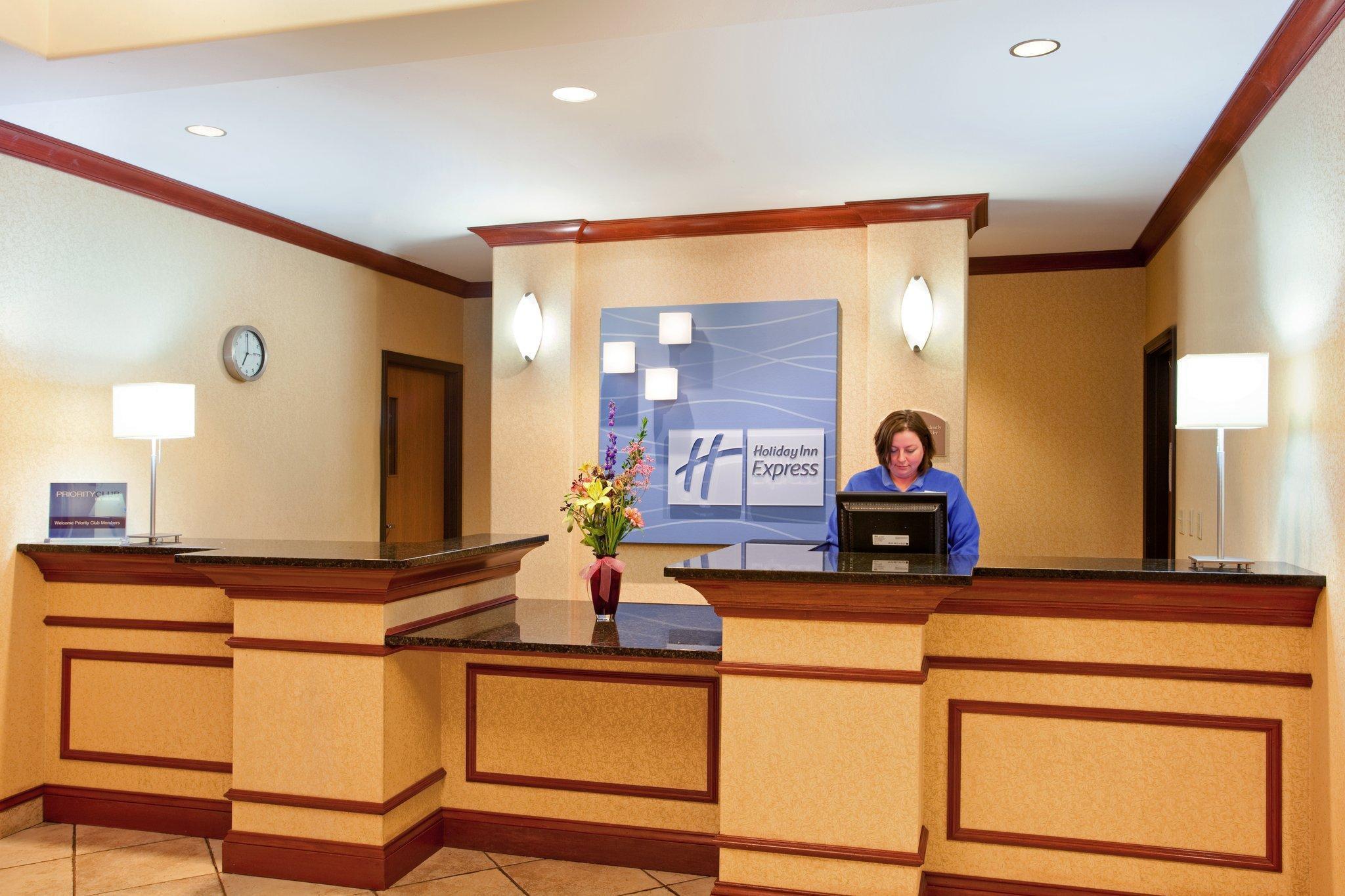Holiday Inn Express Rockford-Loves Park By Ihg Bagian luar foto