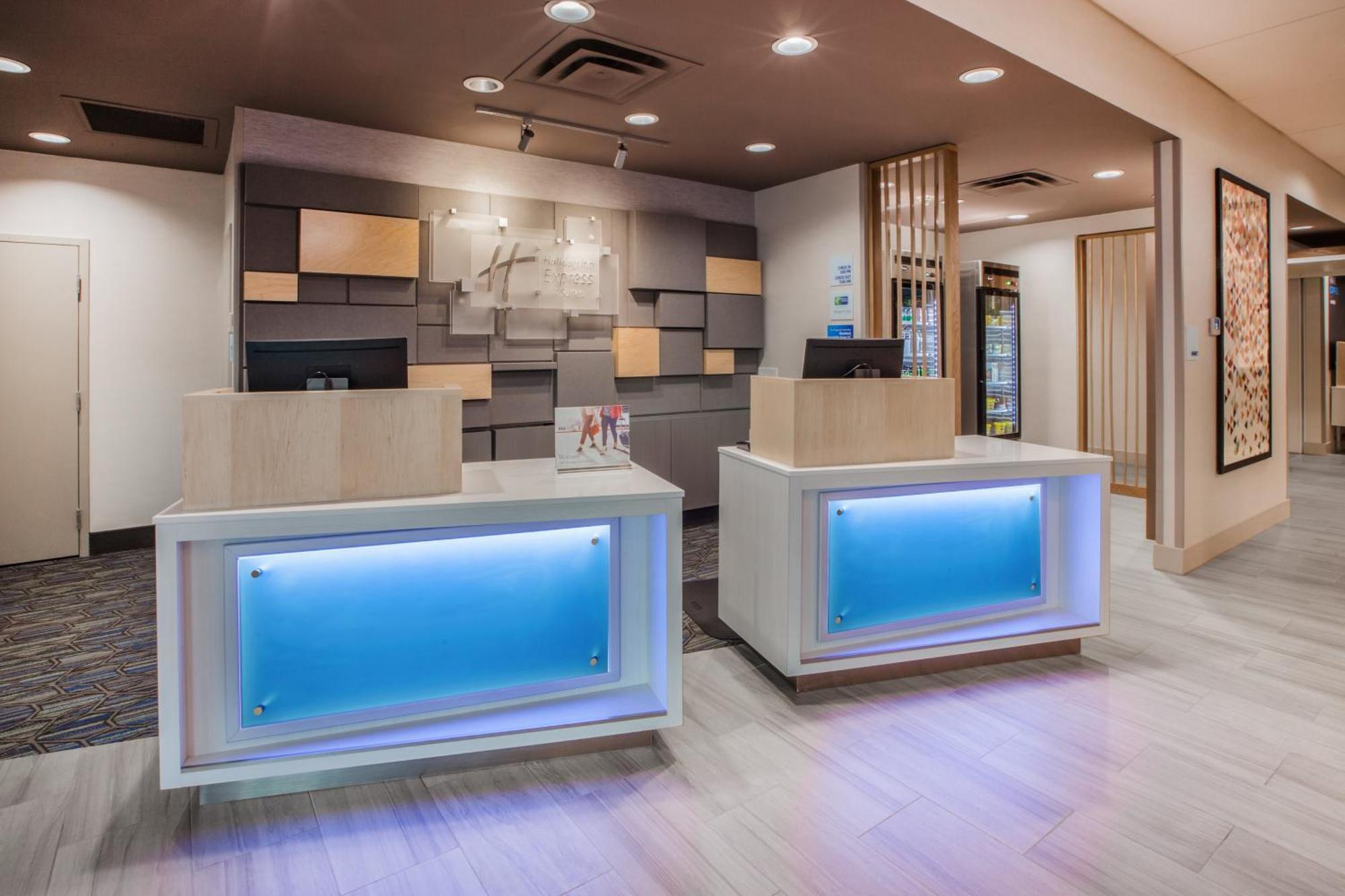 Holiday Inn Express Rockford-Loves Park By Ihg Bagian luar foto