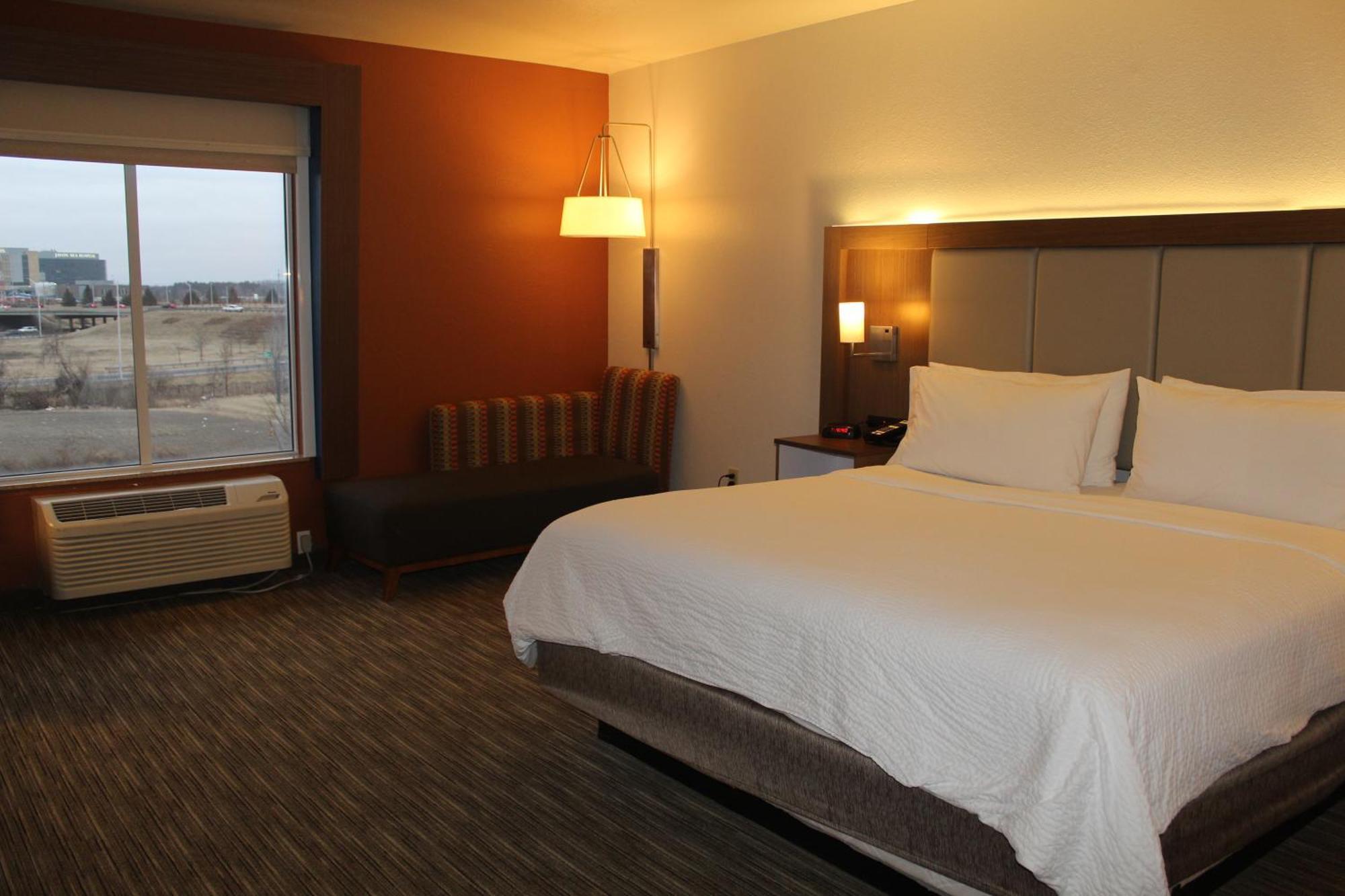 Holiday Inn Express Rockford-Loves Park By Ihg Bagian luar foto