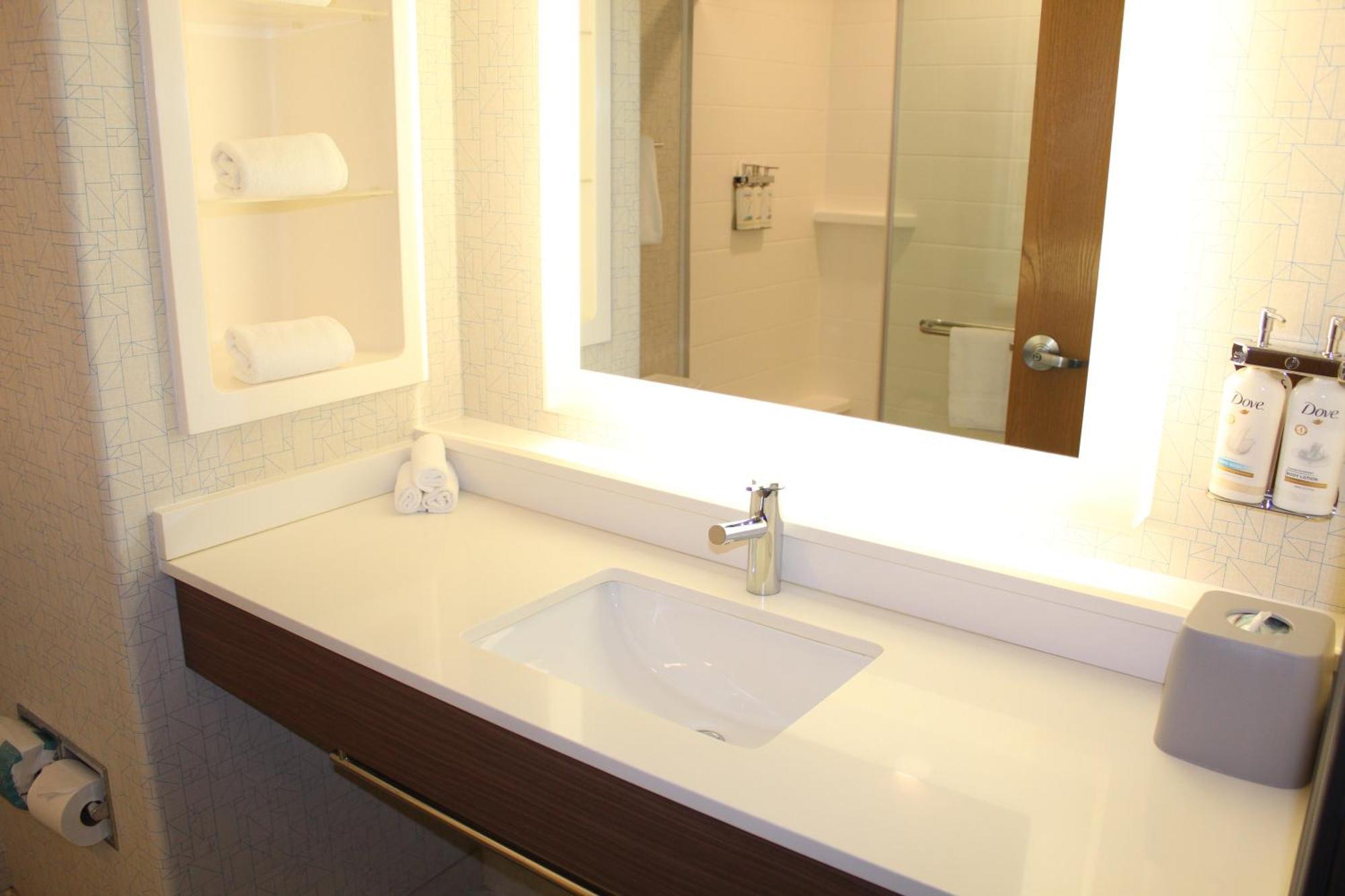 Holiday Inn Express Rockford-Loves Park By Ihg Bagian luar foto